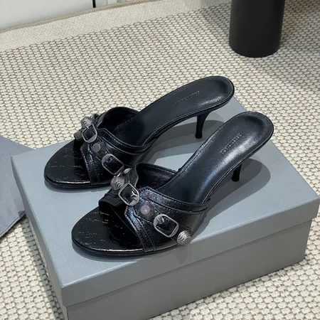 バレンシアガ サンダル