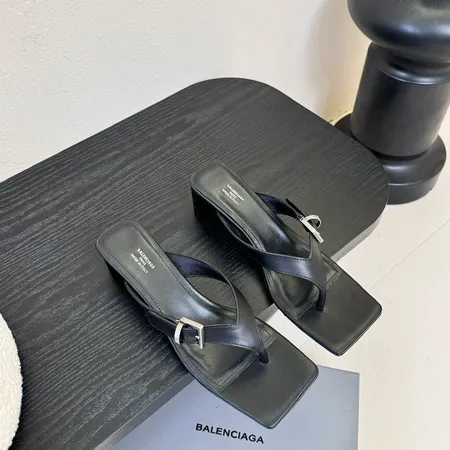 バレンシアガ サンダル