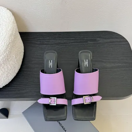 バレンシアガ サンダル