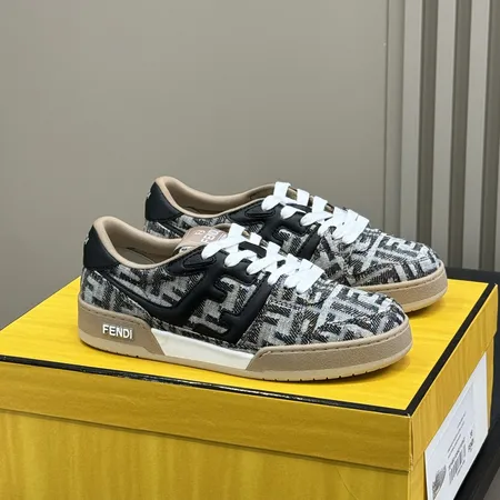 フェンディ カジュアルシューズ