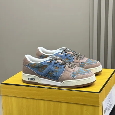 フェンディ カジュアルシューズ