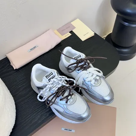 ミュウミュウ スニーカー