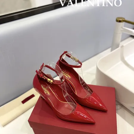 ヴァレンティノ サンダル