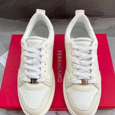 フェラガモ カジュアルシューズ