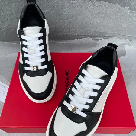 フェラガモ カジュアルシューズ