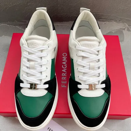 フェラガモ カジュアルシューズ
