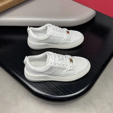 フェラガモ カジュアルシューズ