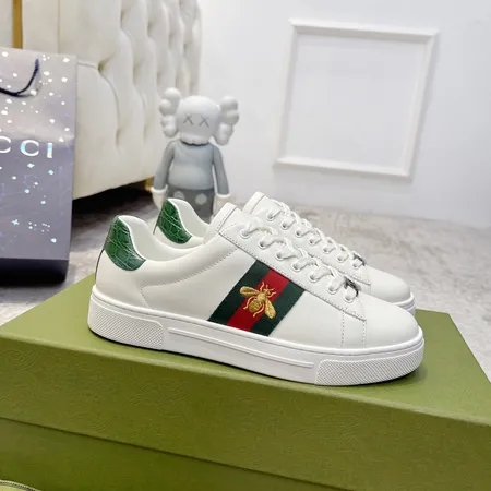 グッチ カジュアルシューズ