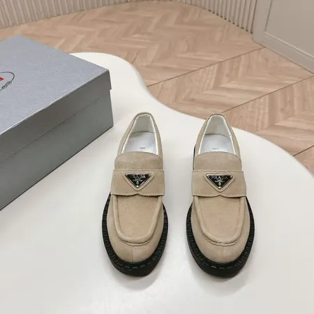 プラダ カジュアルシューズ