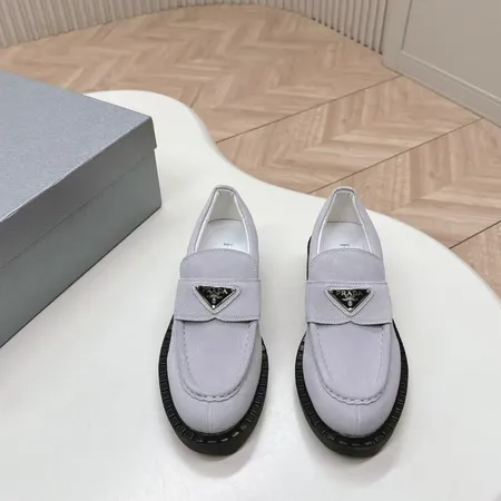 プラダ カジュアルシューズ
