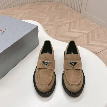 プラダ カジュアルシューズ