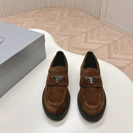 プラダ カジュアルシューズ