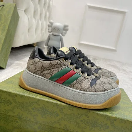 グッチ カジュアルシューズ