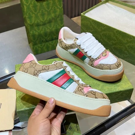 グッチ カジュアルシューズ