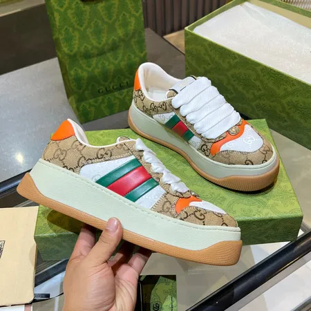 グッチ カジュアルシューズ