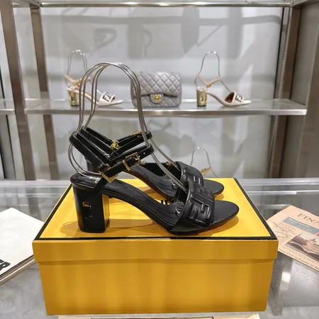 フェンディ サンダル