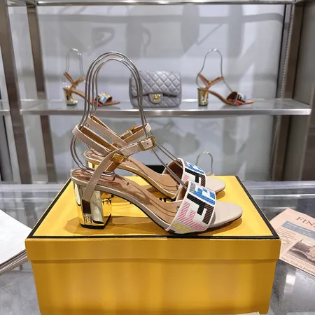 フェンディ サンダル