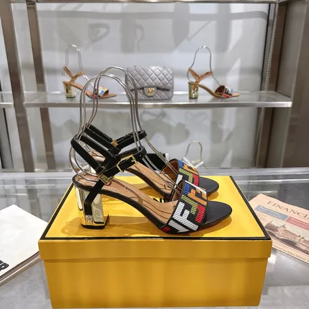 フェンディ サンダル