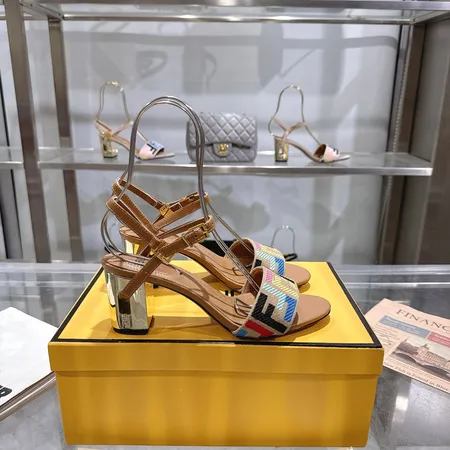 フェンディ サンダル