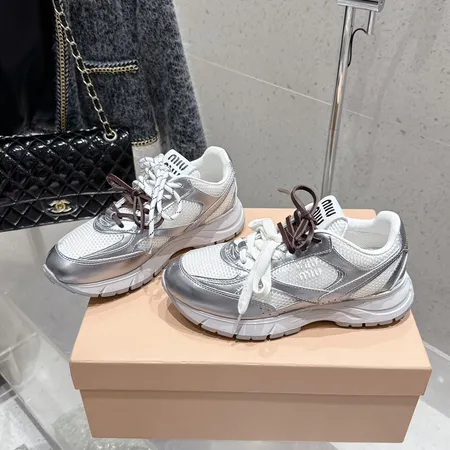 ミュウミュウ スニーカー