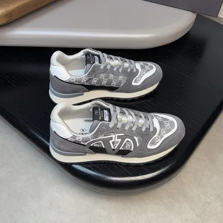 ヴァレンティノ スニーカー