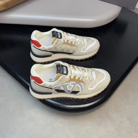 ヴァレンティノ スニーカー