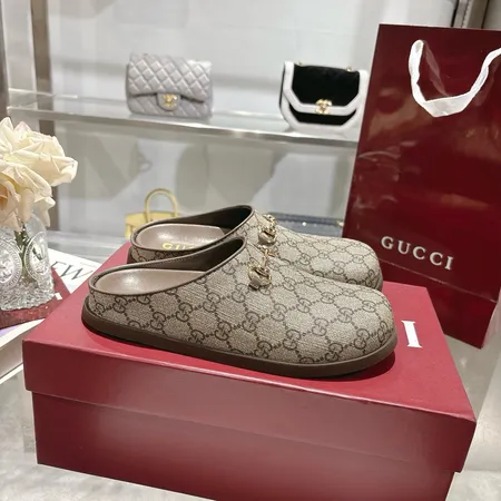グッチ スリッパ