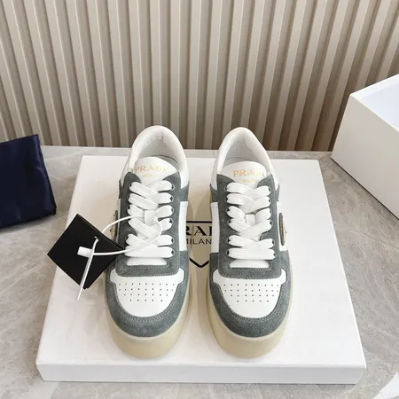 プラダ カジュアルシューズ