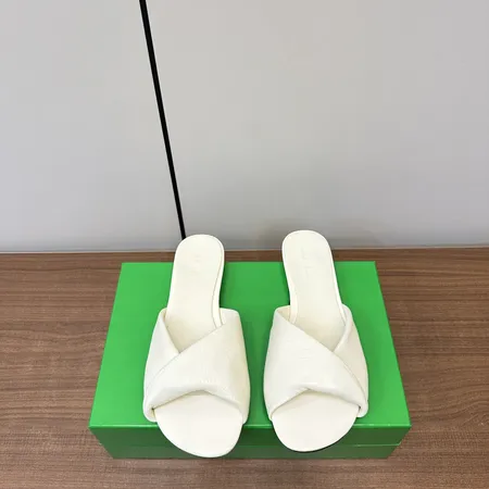 ボッテガ ヴェネタ スリッパ