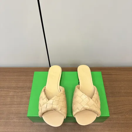 ボッテガ ヴェネタ スリッパ