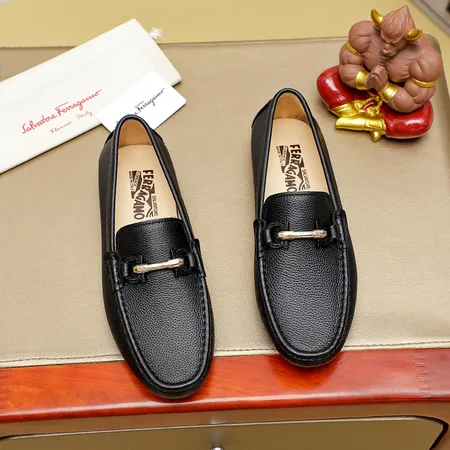 フェラガモ カジュアルシューズ