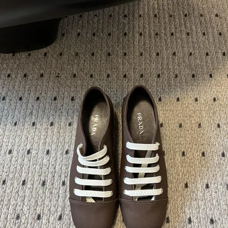 プラダ カジュアルシューズ