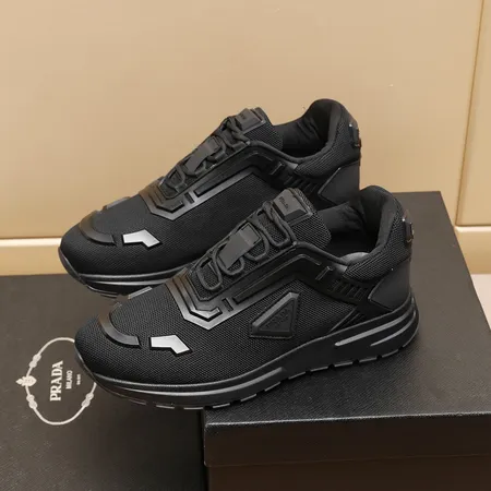 プラダ スニーカー