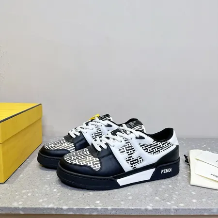 フェンディ カジュアルシューズ