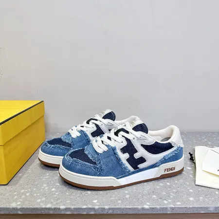 フェンディ カジュアルシューズ
