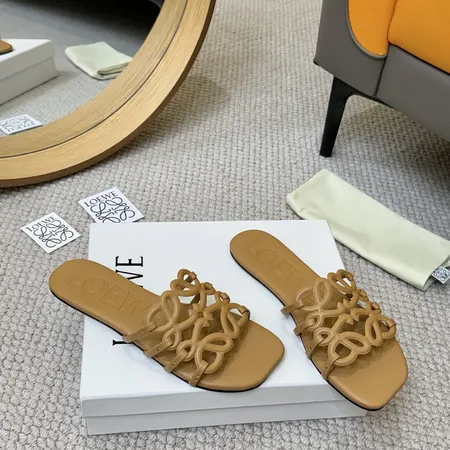 ロエベ スリッパ