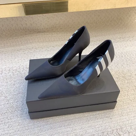 バレンシアガ サンダル