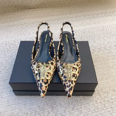 バレンシアガ サンダル