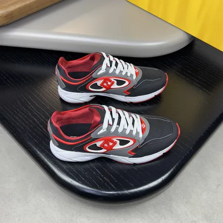 ヴァレンティノ スニーカー