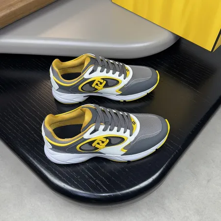 ヴァレンティノ スニーカー