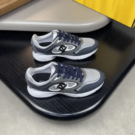 ヴァレンティノ スニーカー