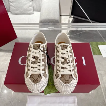 グッチ カジュアルシューズ