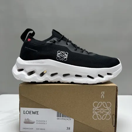 ロエベ スニーカー