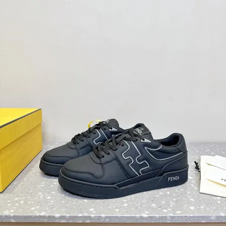 フェンディ カジュアルシューズ