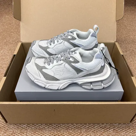 バレンシアガ スニーカー