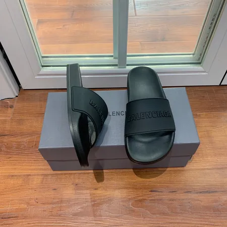 バレンシアガ スリッパ