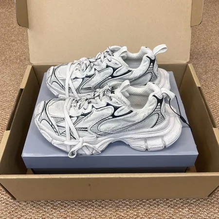 バレンシアガ スニーカー