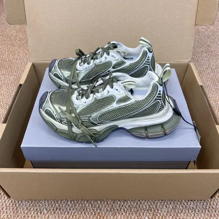 バレンシアガ スニーカー