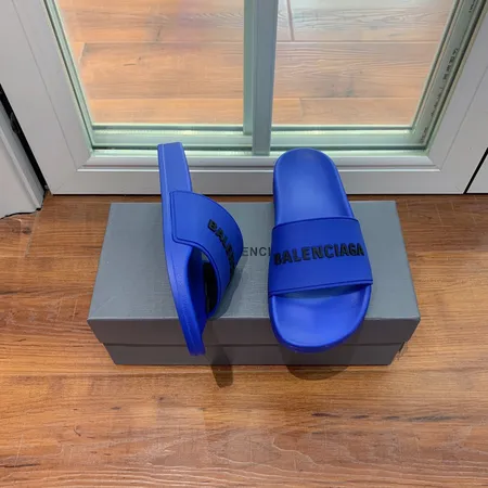 バレンシアガ スリッパ