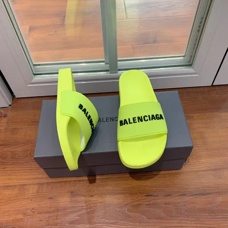 バレンシアガ スリッパ